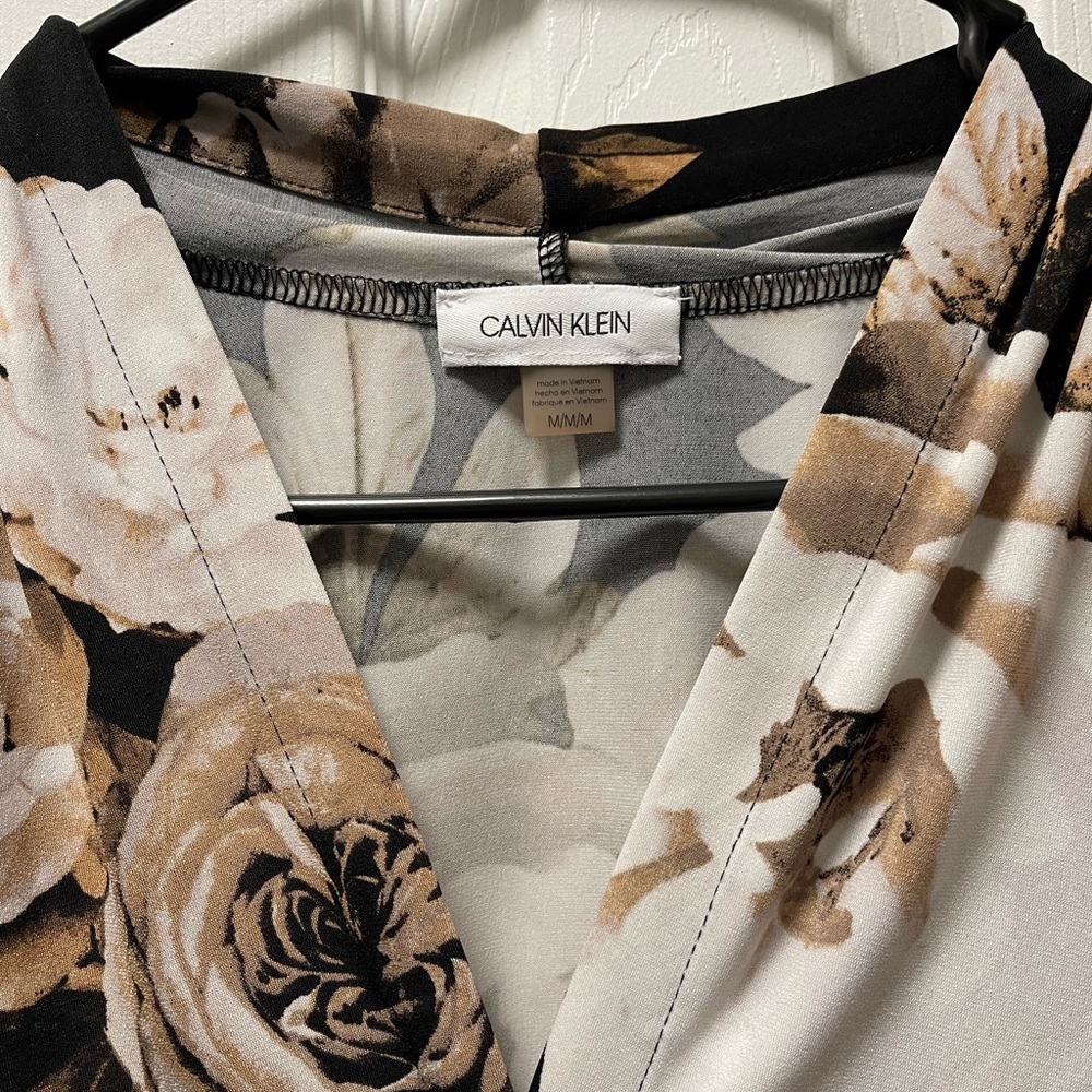 Calvin Klein Shell bundle - Picture 3 of 16